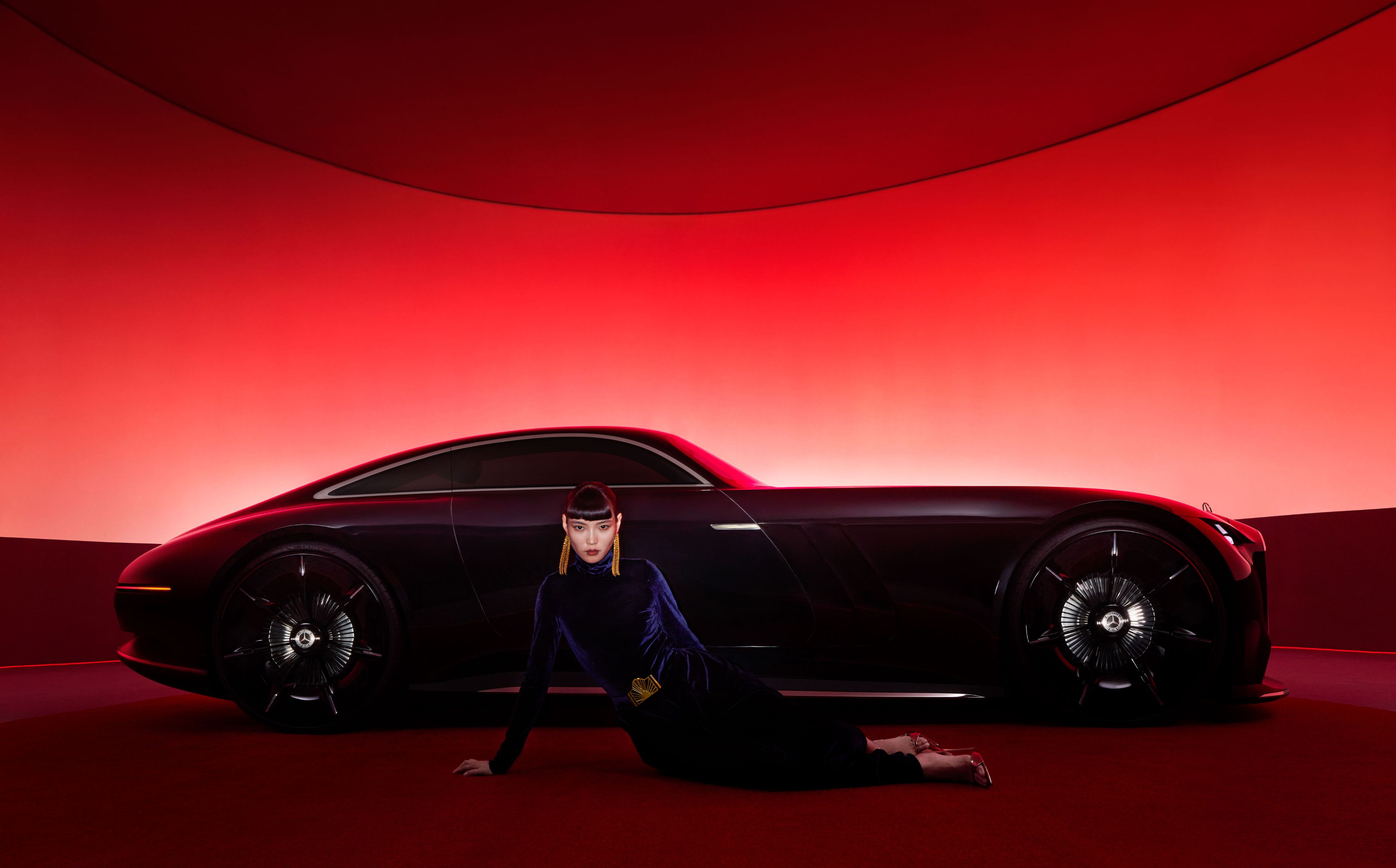 Vision Iconic: Equipped with the latest technologies such as solar paint, highly automated driving Level 4 (ADAS), steer-by-wire, and neuromorphic computing.