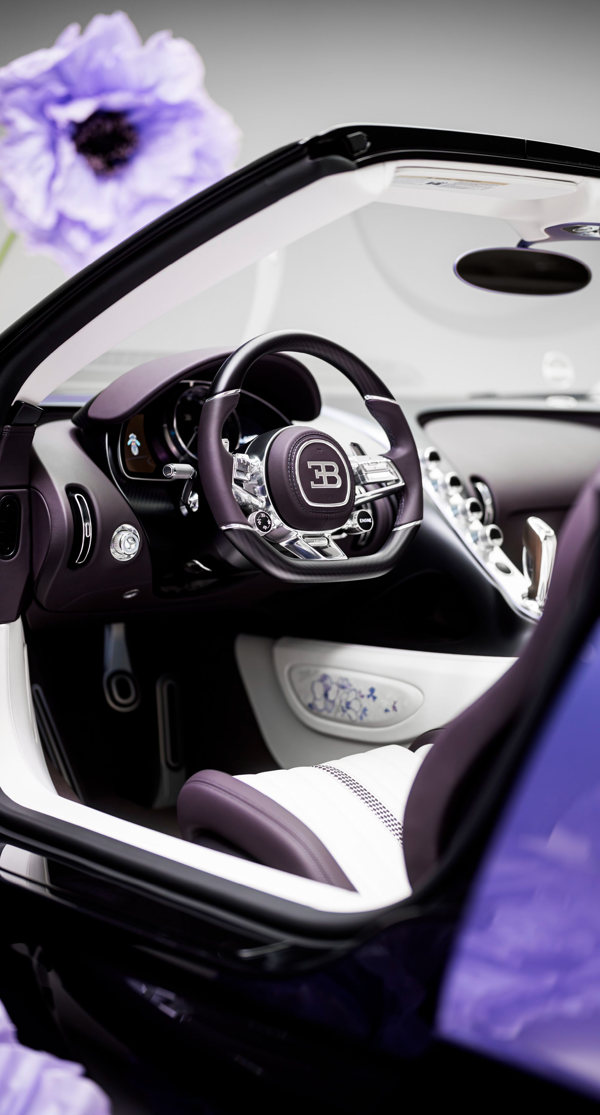 The Bugatti W16 Mistral interior reveals a continuation of the same artistic story, expressed through texture, material, and light.