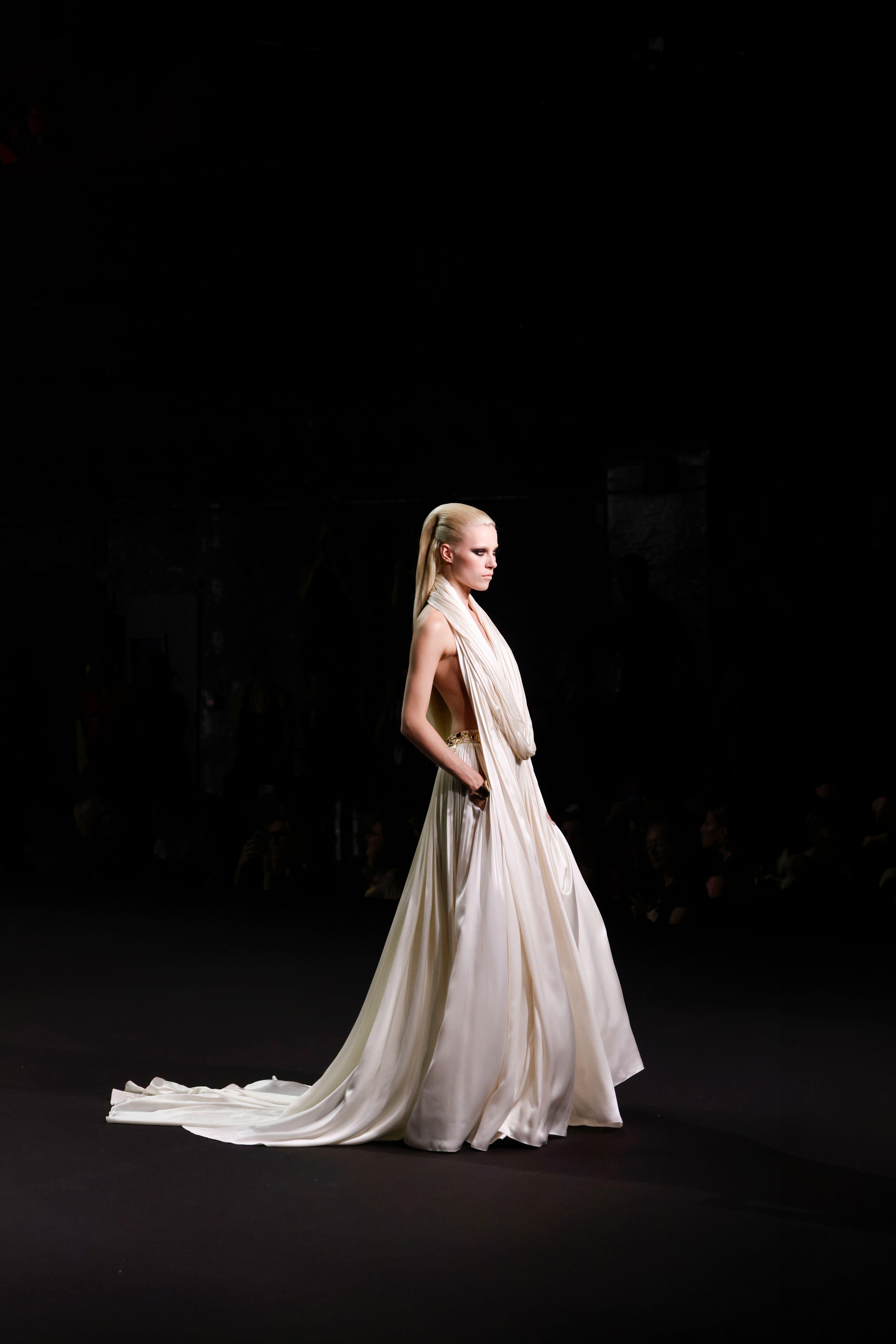 Stéphane Rolland, Haute Couture 2026/2027 Fall/Winter Collection - Long draped scarf dress in pleated crêpe satin, embroidered with onyx and gold silicone.