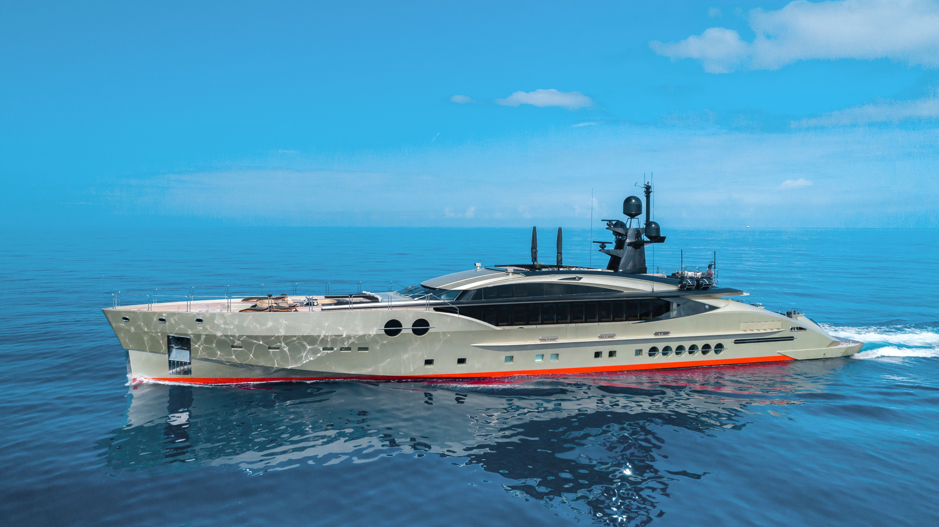 Palmer Johnson PJ 170 sport DB9