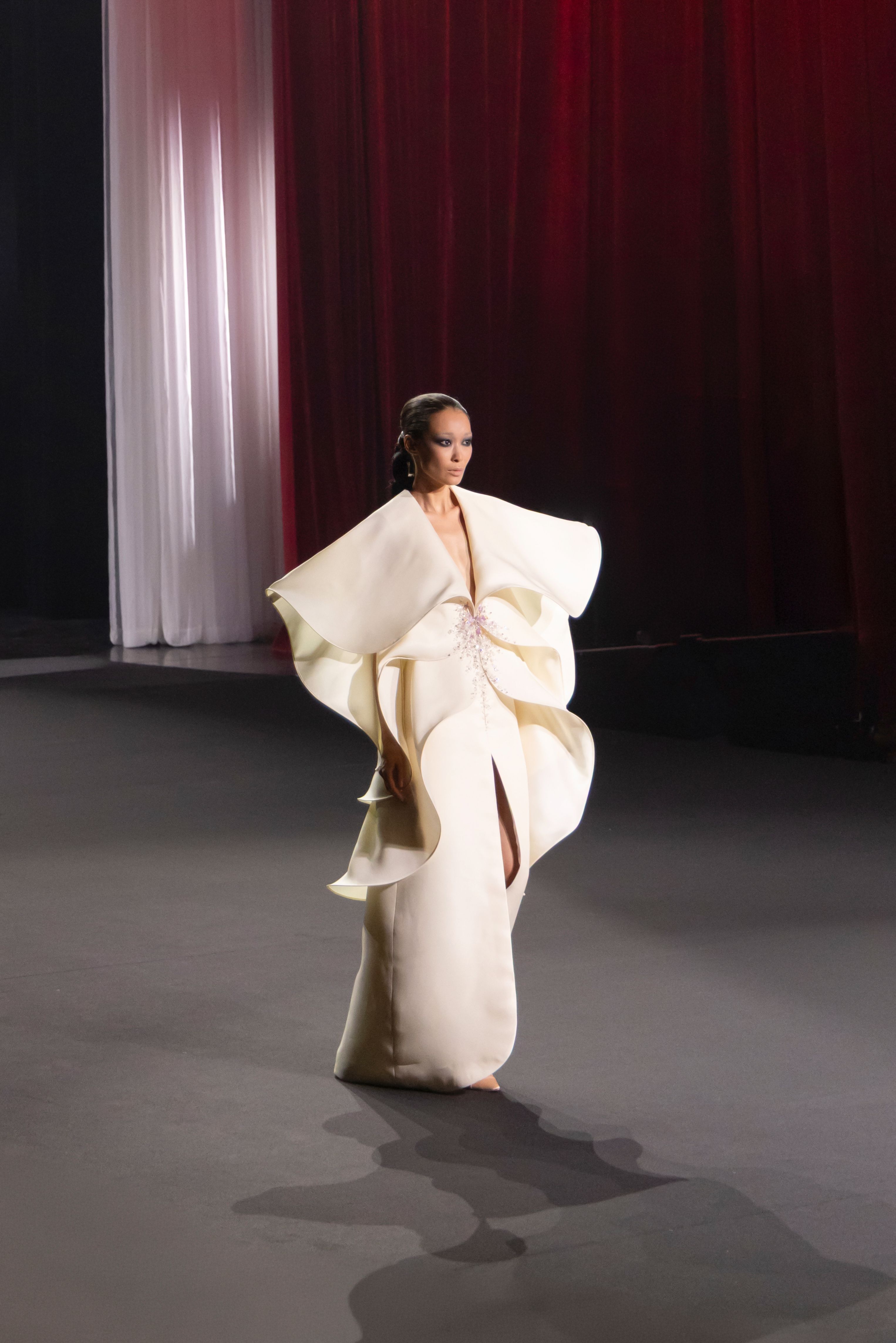Stéphane Rolland, Haute Couture 2026/2027 Fall/Winter Collection - Waves" dress in white silk gazar embroidered with silver and crystal