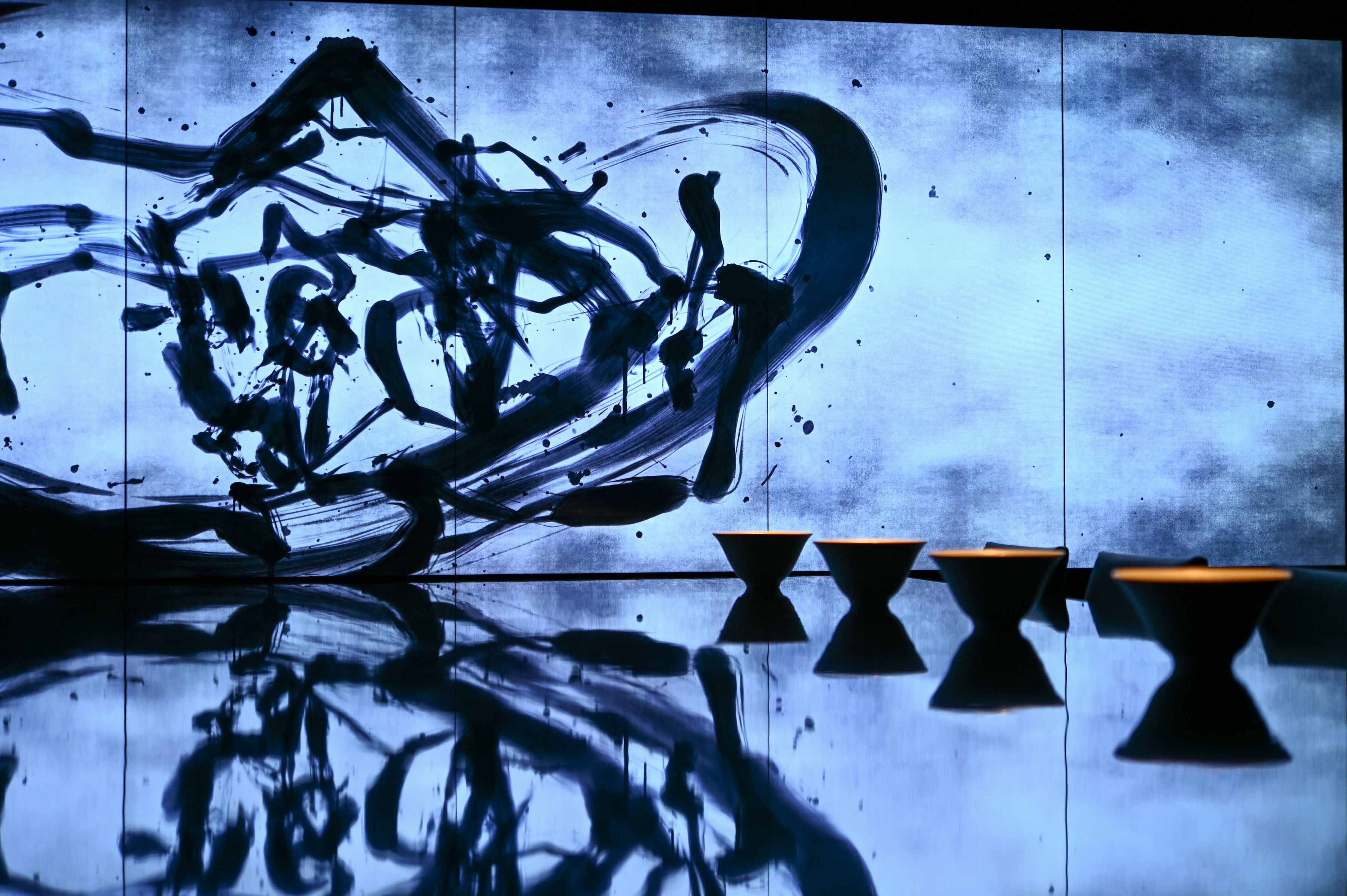 teamLab Reversible Rotation - Black in White - Vegan Ramen UZU Kyoto, Japan