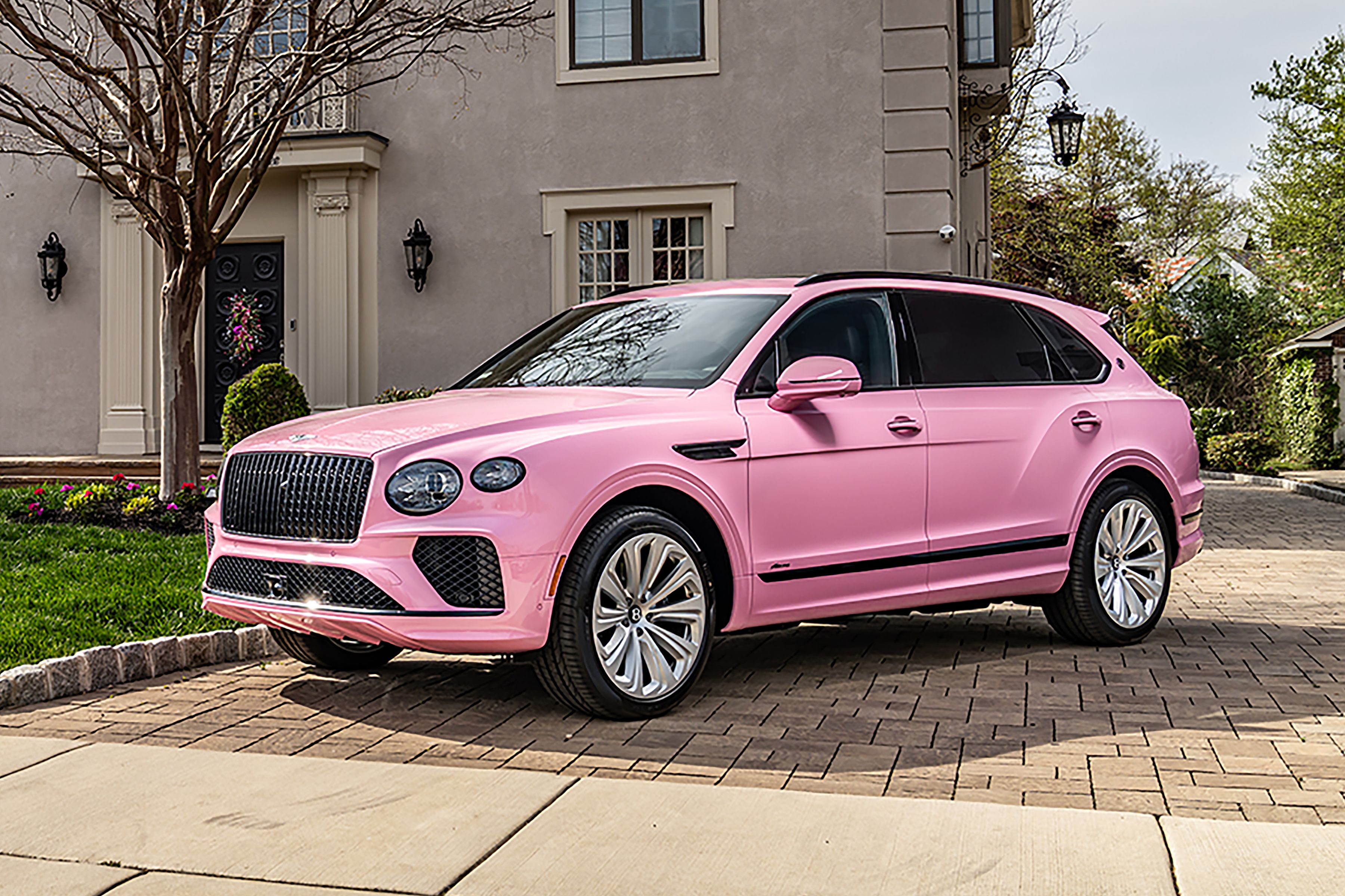Bentayga EWB Mulliner in Candy Pink – Exterior