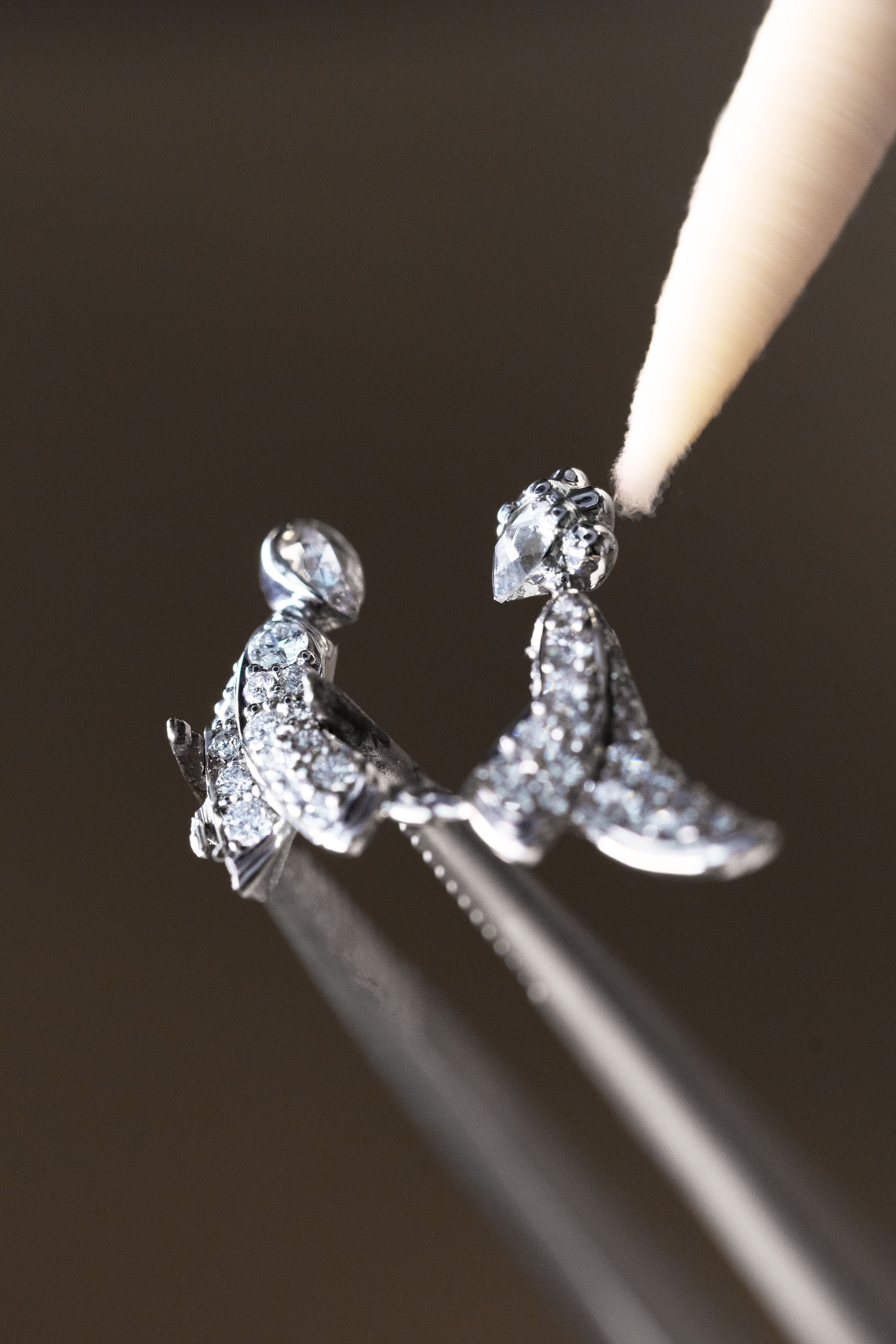 Setting the rose-cut diamond on the character of the Lady Rencontre Célestes watch
