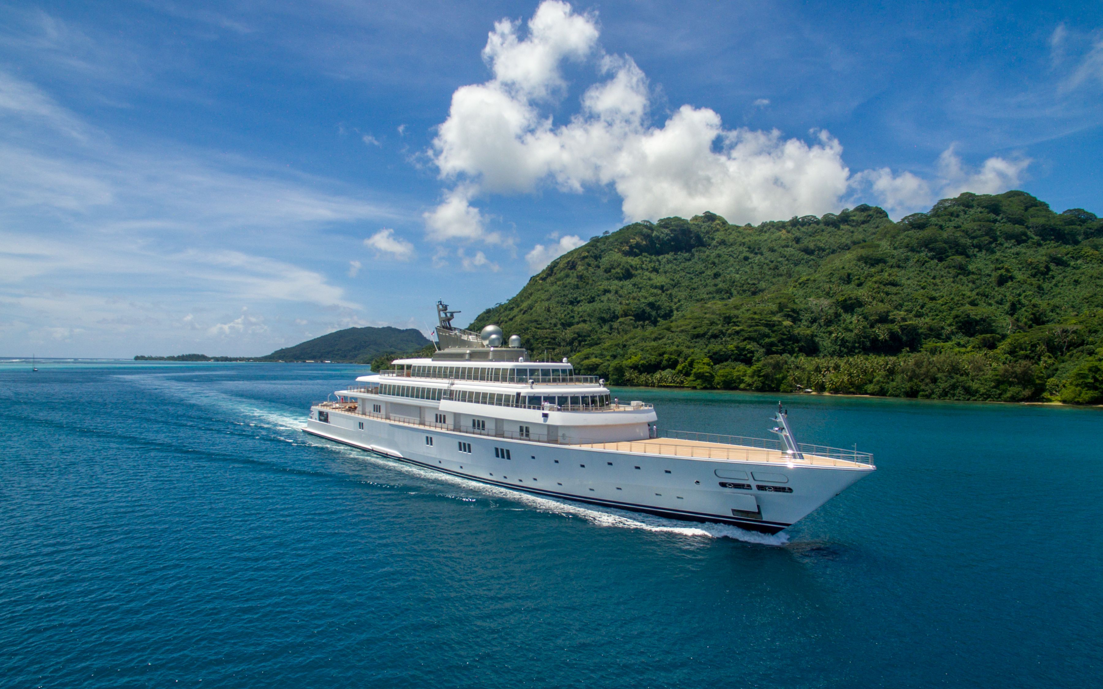 Lurssen Rising Sun Huahine