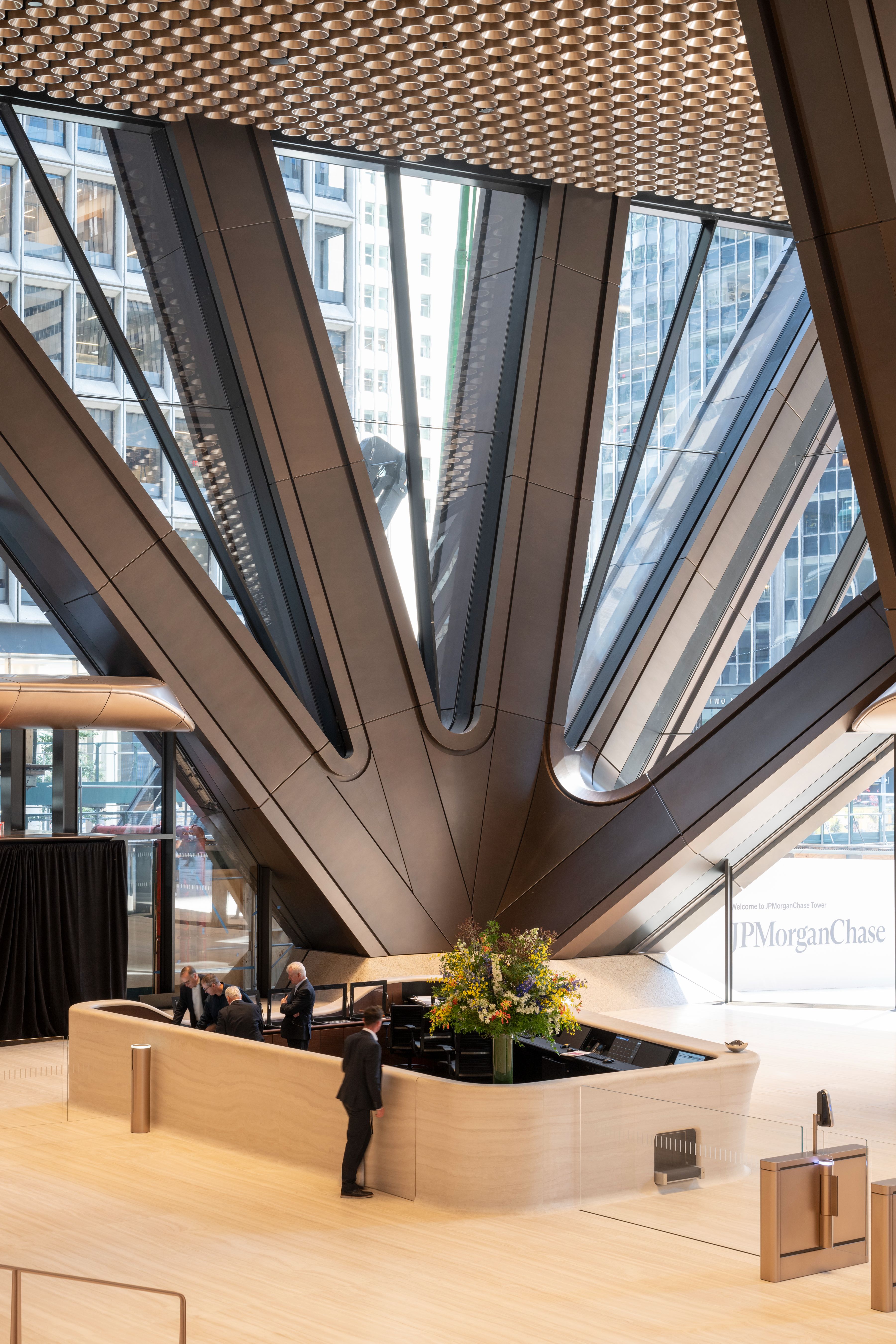 270 Park Avenue - The innovative fan-column structure and triangular bracing allow the building to touch the ground lightly.