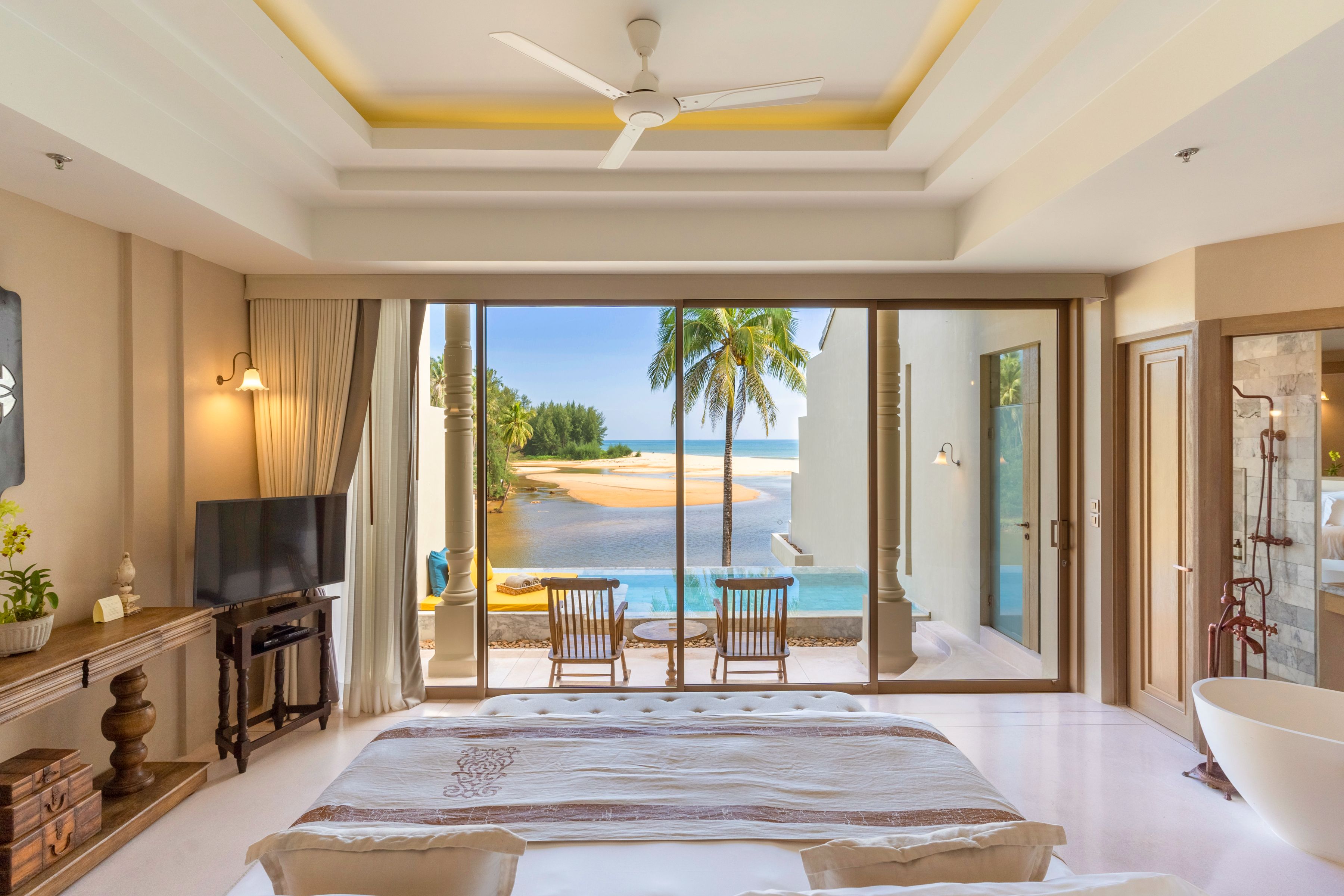 Seaside Pool Paradise Suite