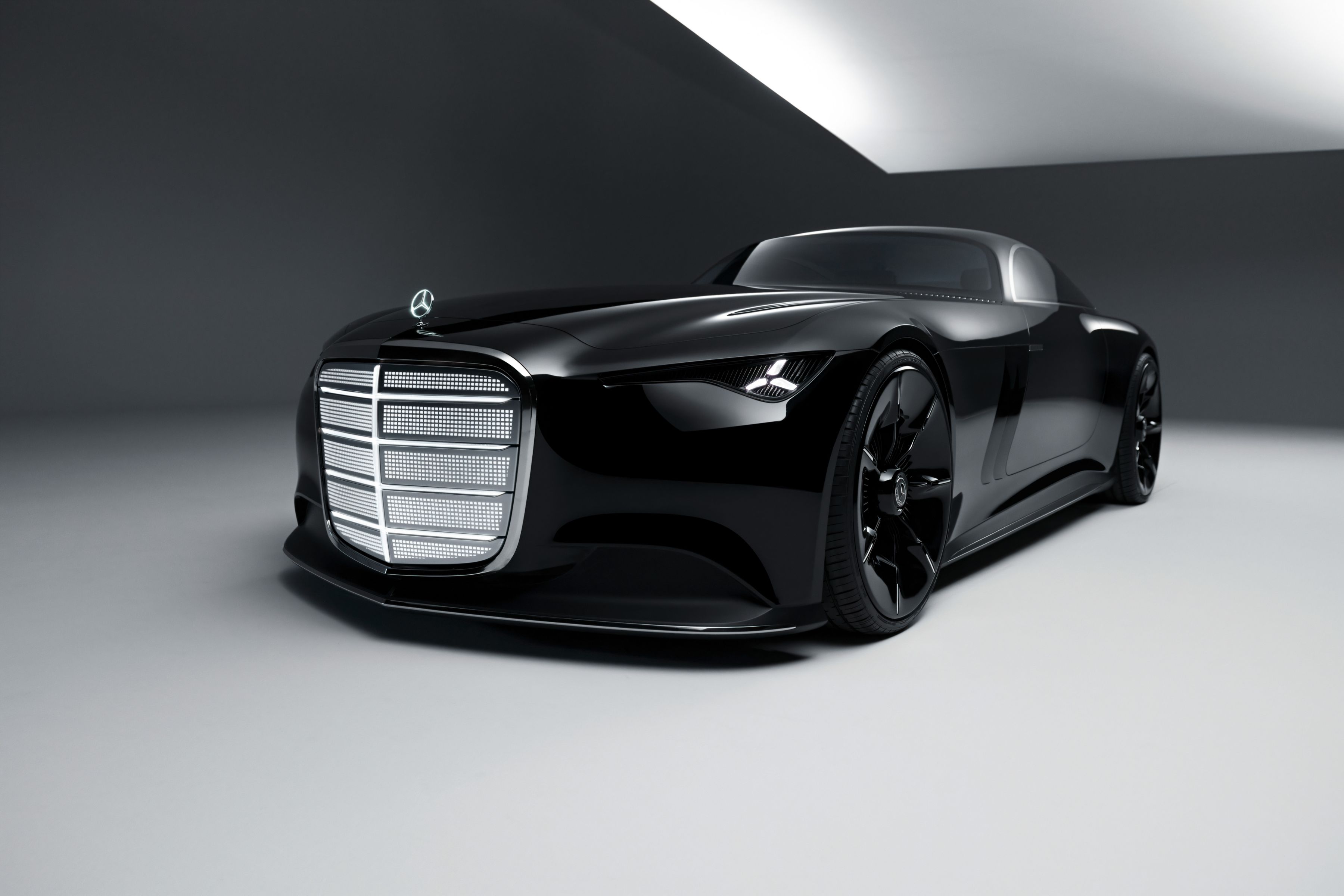 Mercedes-Benz Vision Iconic: The sculptural exterior in deep black high-gloss finish