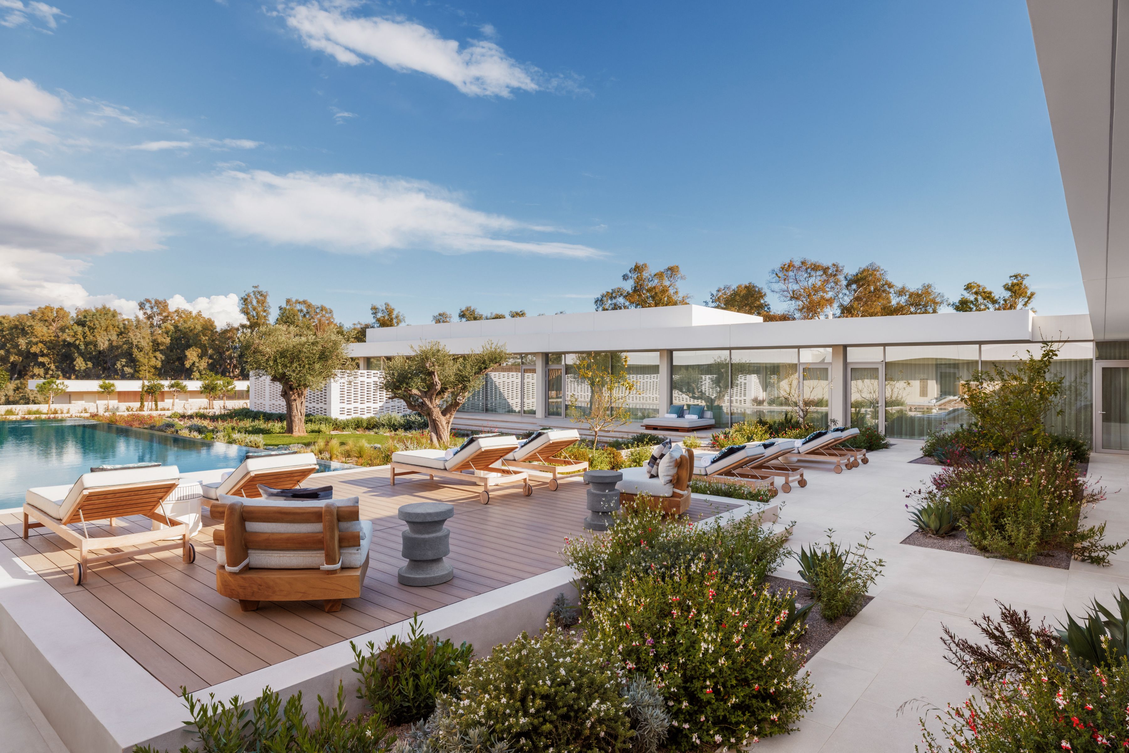One&Only Aesthesis - Wellness Spa Pool Loungers