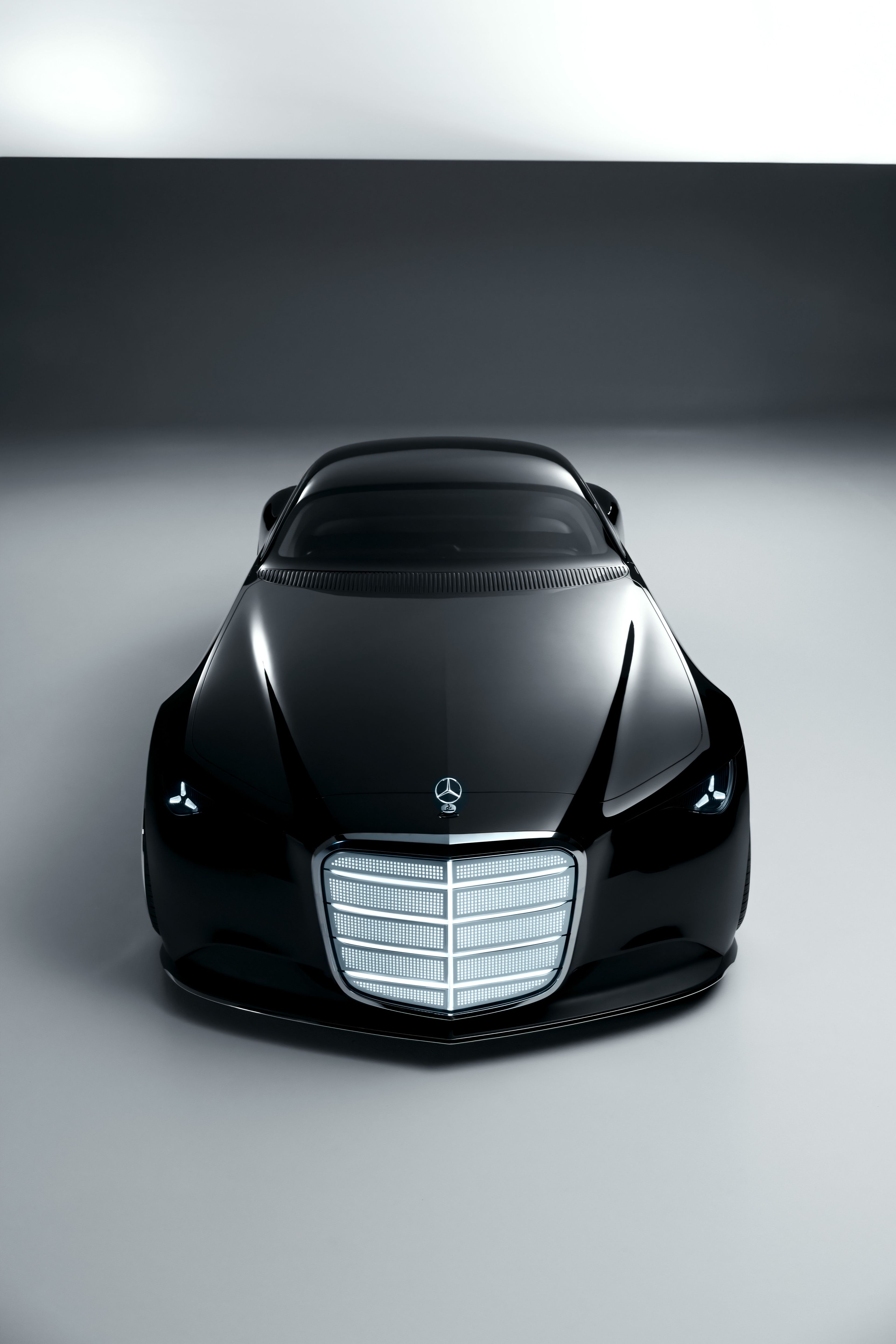 Mercedes-Benz Vision Iconic: The sculptural exterior in deep black high-gloss finish