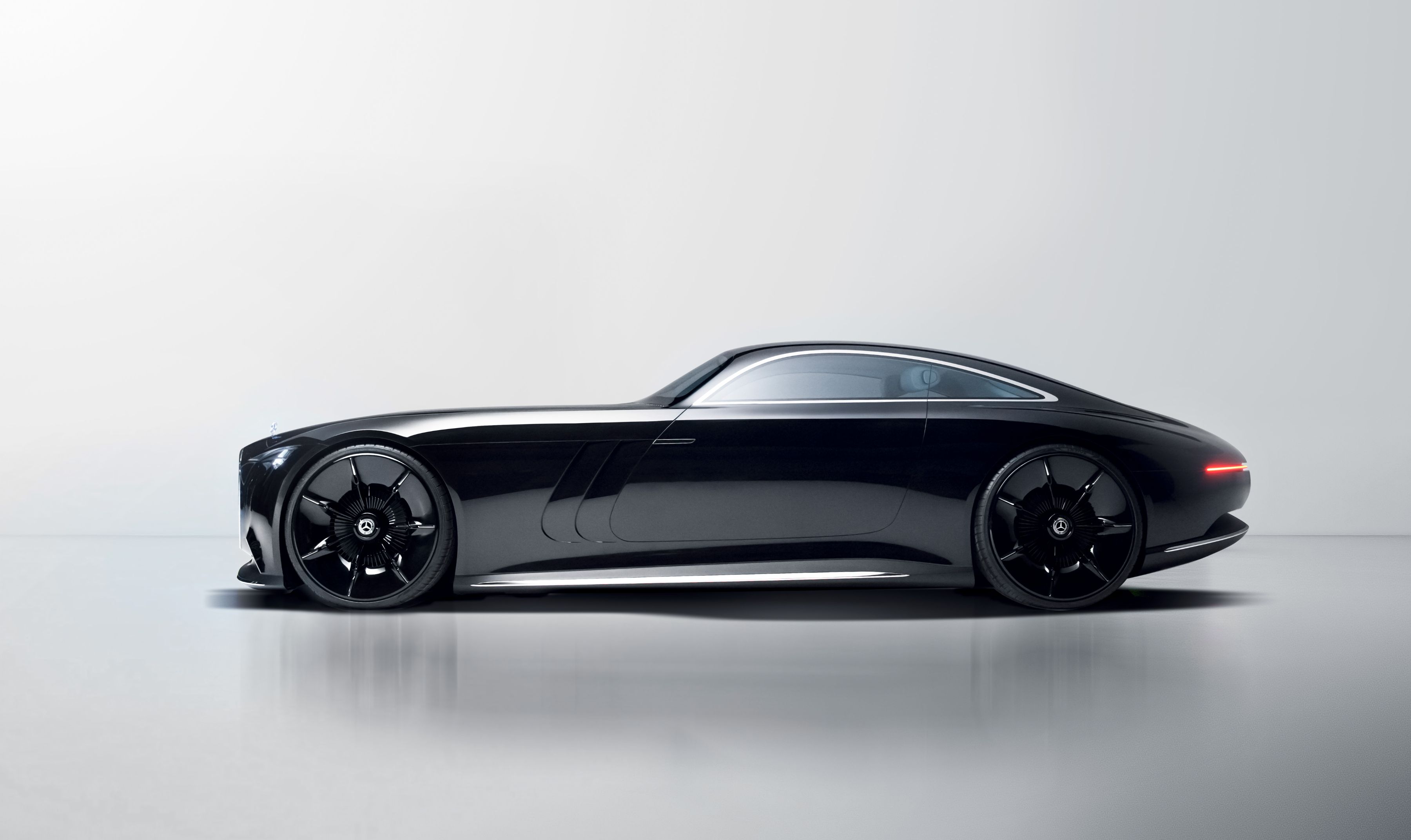 Mercedes-Benz Vision Iconic: The sculptural exterior in deep black high-gloss finish