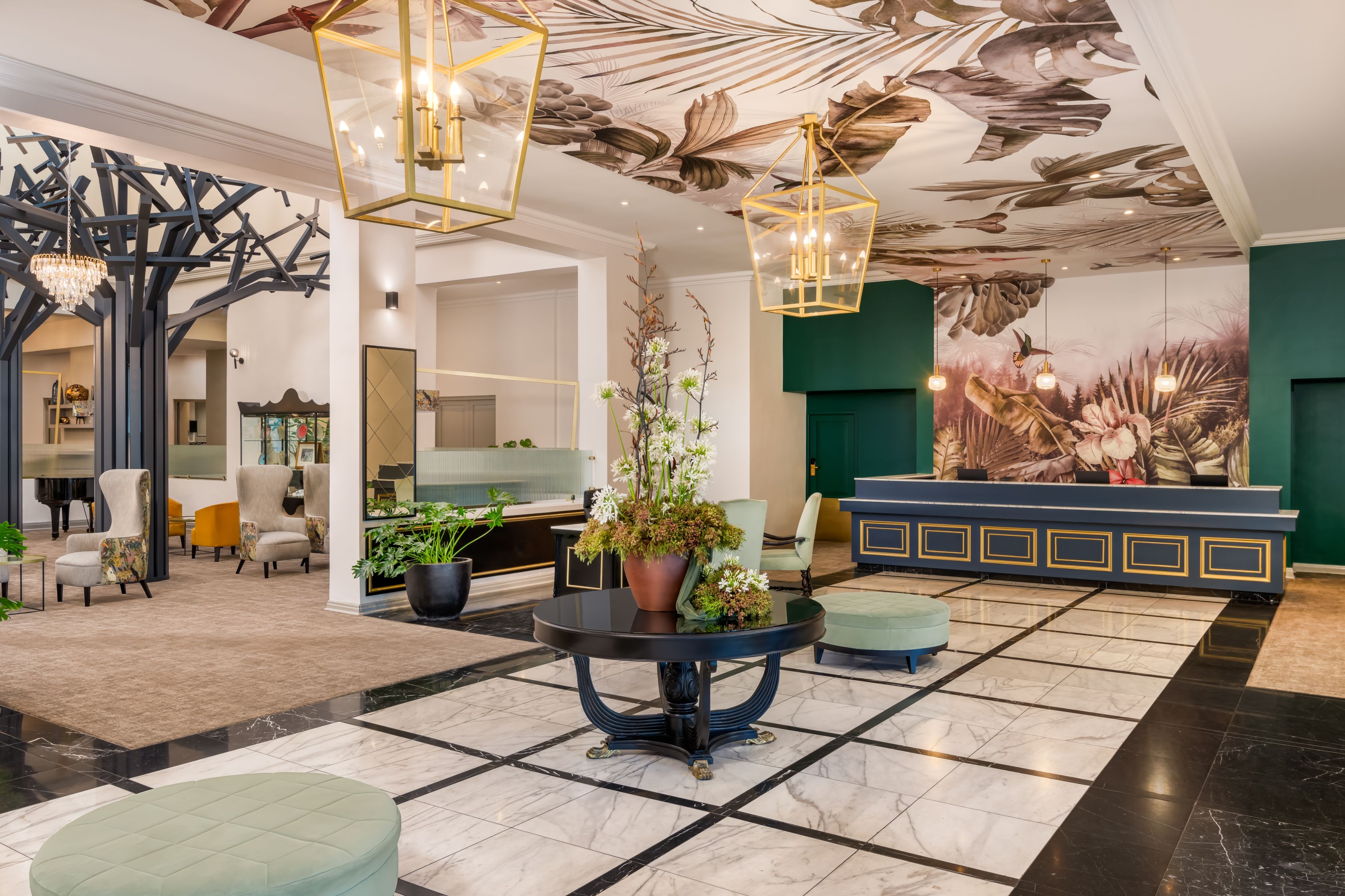 Caption: Lord Charles Hotel &ndash; Lobby