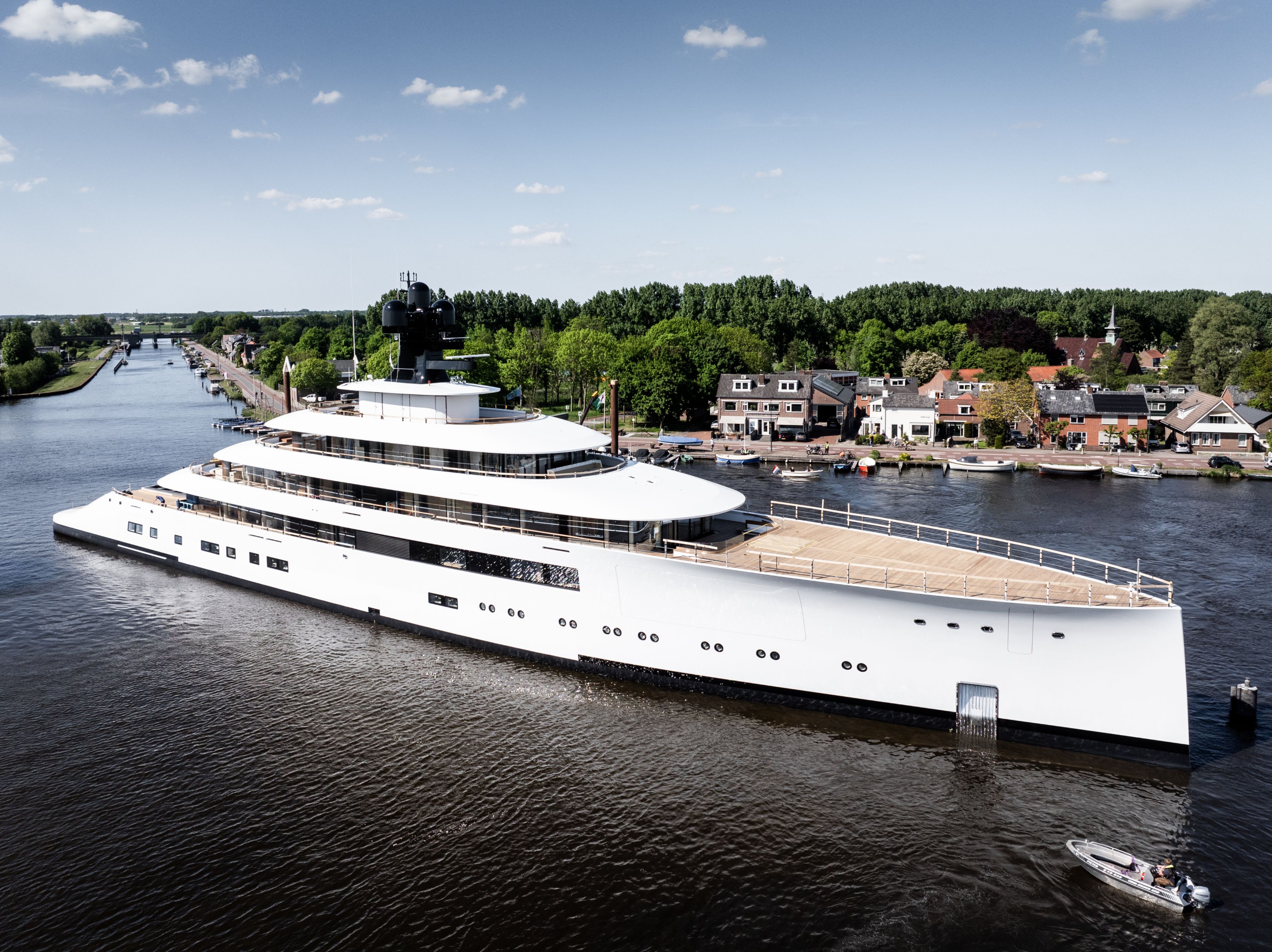 Feadship Project 824