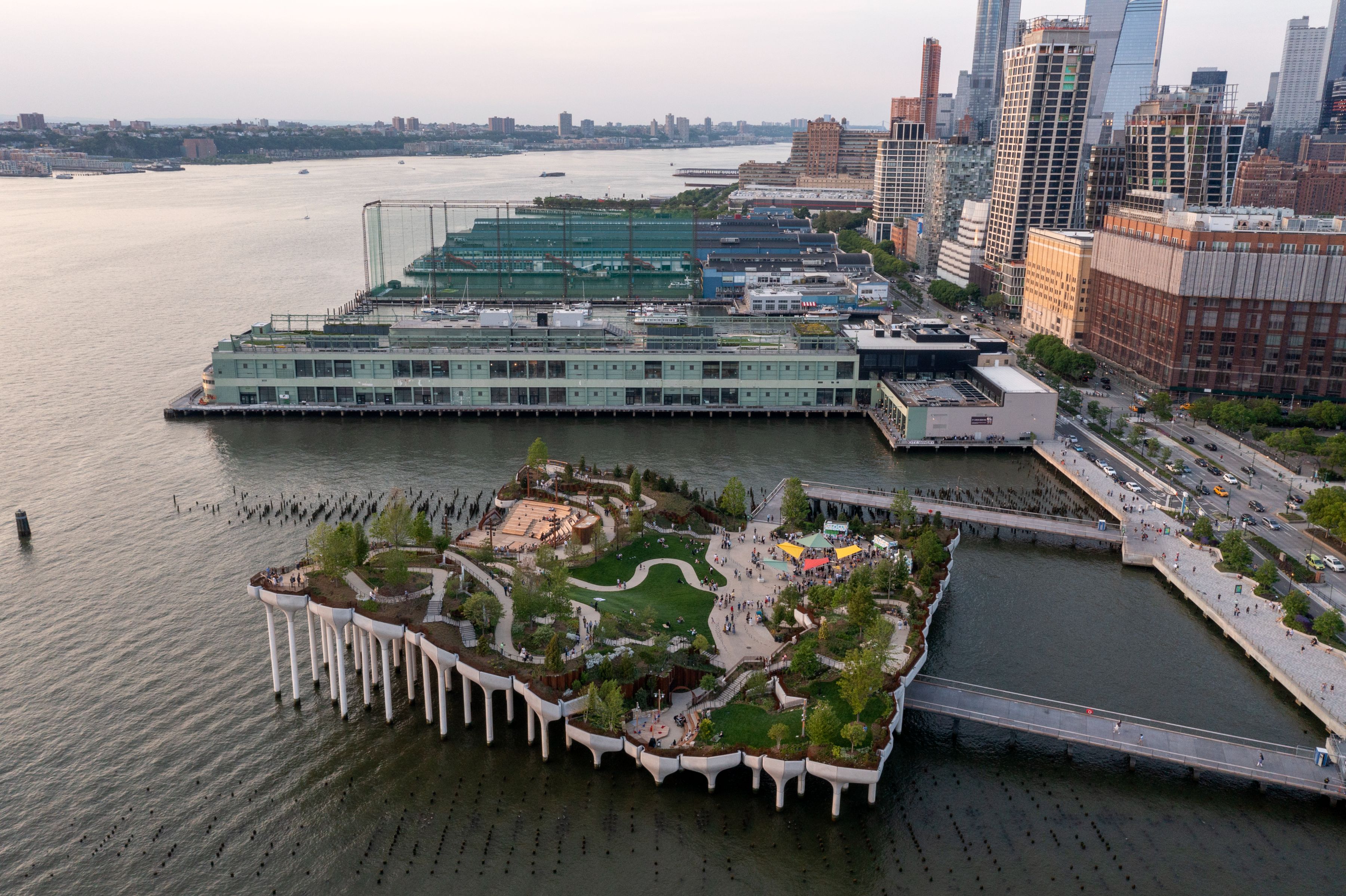 Heatherwick Architects designed Little Island and rethought a pier in Manhattan, New York