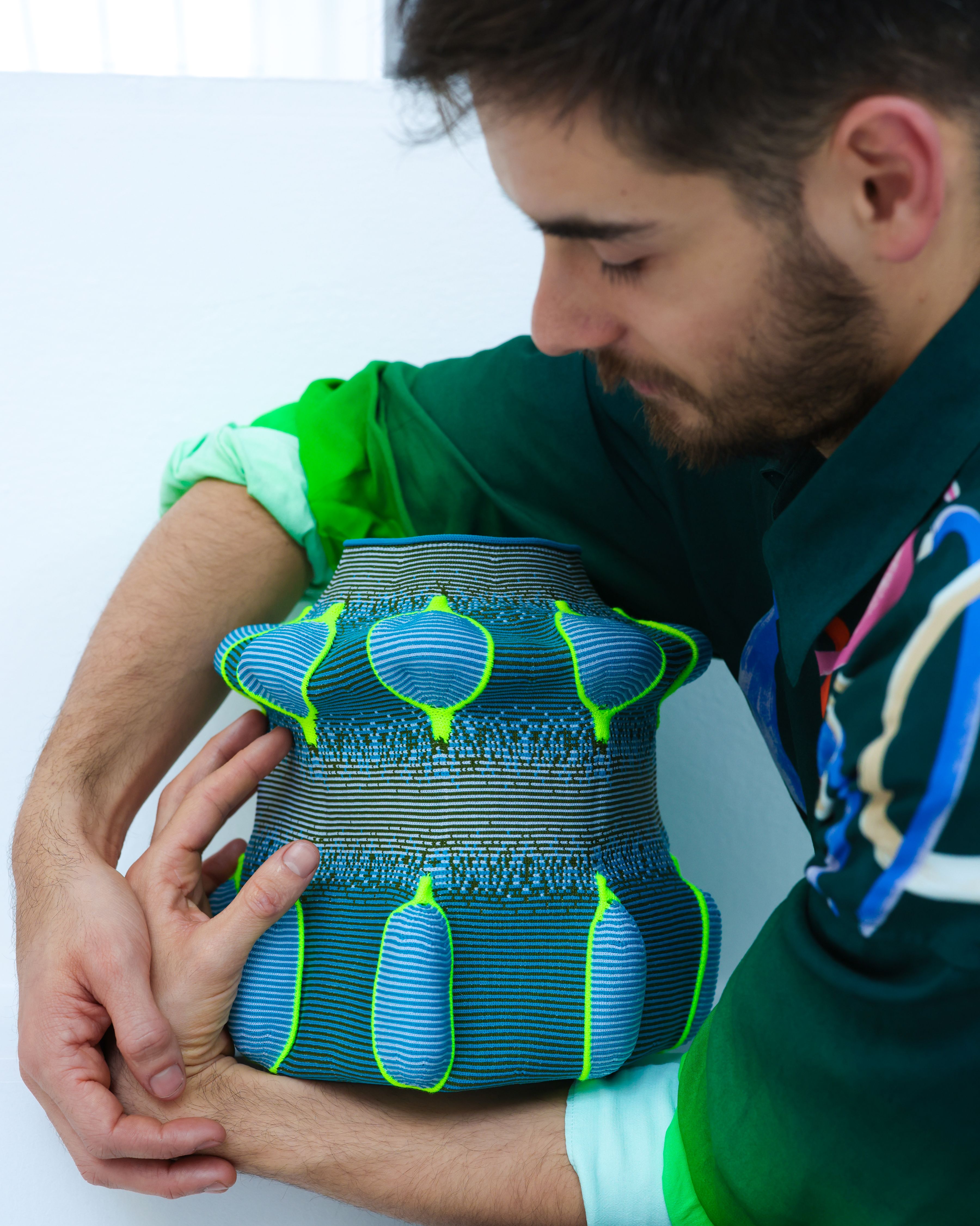 Gaspard Fleury-Dugy at work — Moving around the knitting machine, the artist describes a choreography between himself, the machine and the transformation of thread.